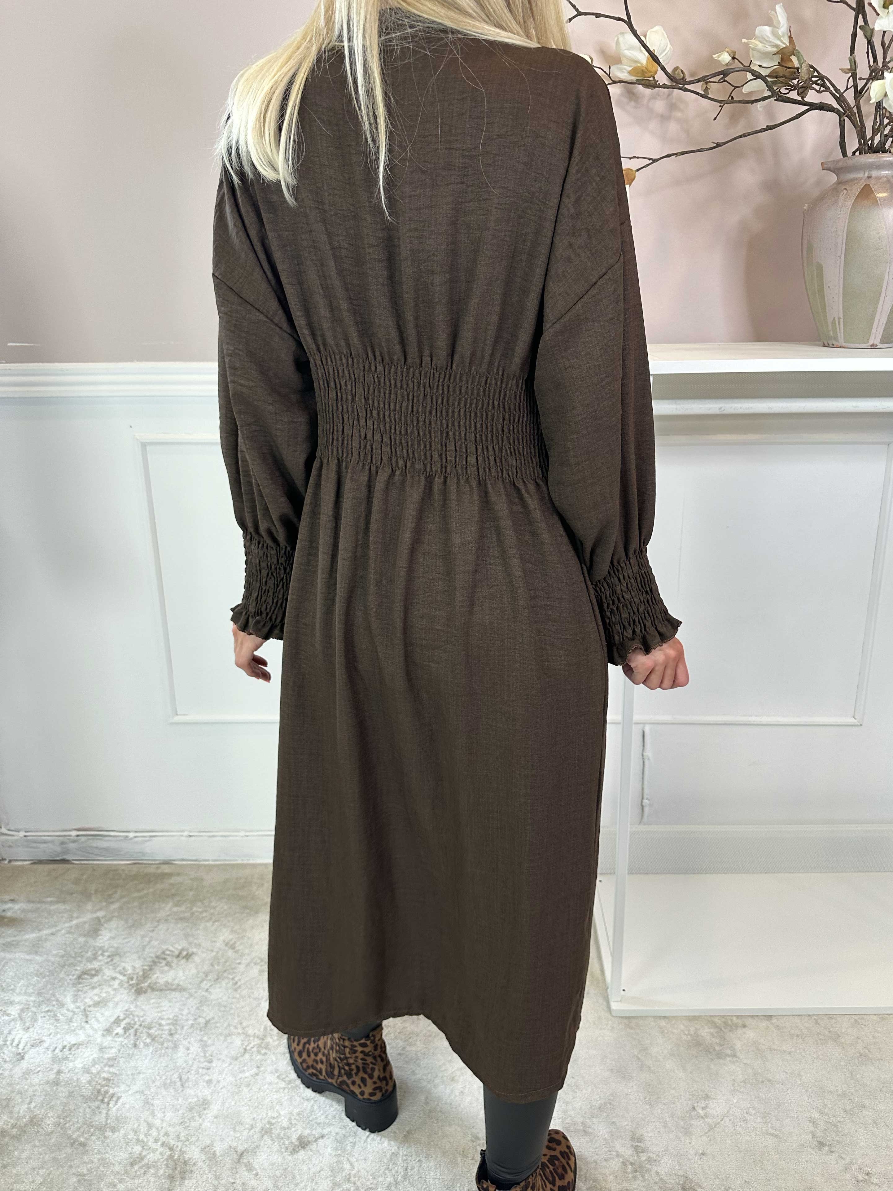 Samara - Sød kjole med smock og knapper